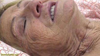 Старая Бабушка Трахается Видео