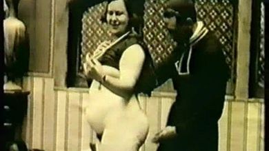 Священник присунул толстушке стоя и вылизал на полу её заросшую манду