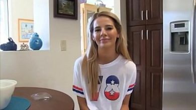 Красивая немецкая брюнетка ебется с любовником, стараясь не попалится перед другом