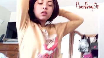 Молодая азиатка нежно сосет член студента - секс порно видео