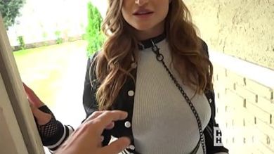 Бородатый парень жестоко выебал девку в ошейнике в рот и упругую задницу