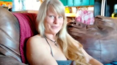 Тёща хуесоска пососала зятю на камеру и приняла его сперму в рот